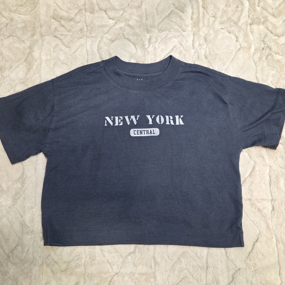 Trendy GAP Teen Dark Gray New York Size‎ Medium Crop Top